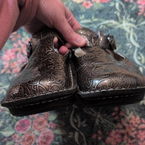 Alegria Classic Mary Jane Patterned Embossed Clogs Slip On Leather 9 - Picture 3 of 8